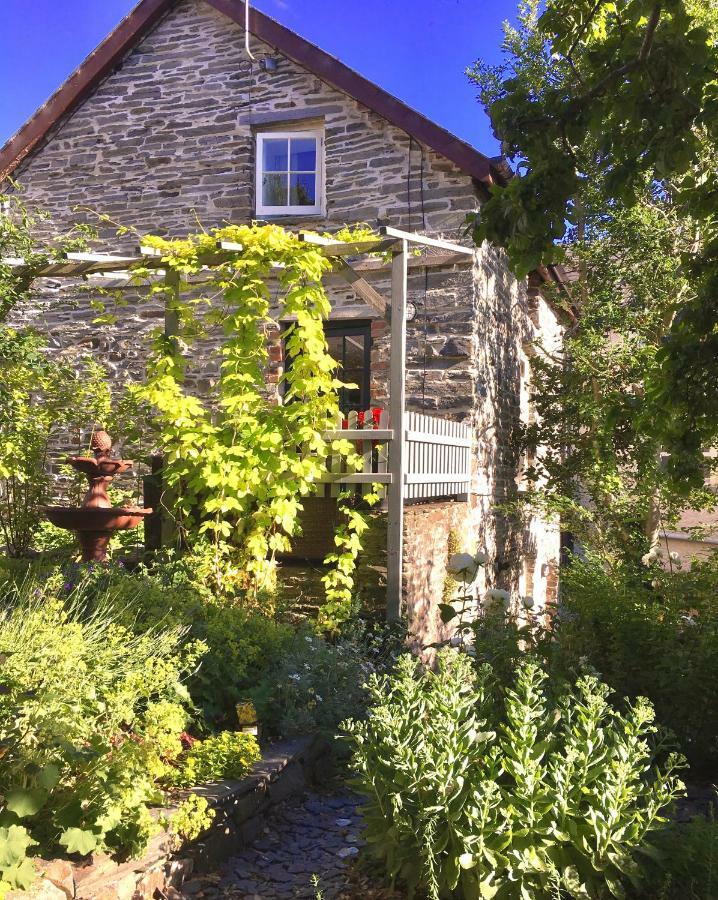 The Attic Apartment, Quay Street Studios Cardigan Exterior foto