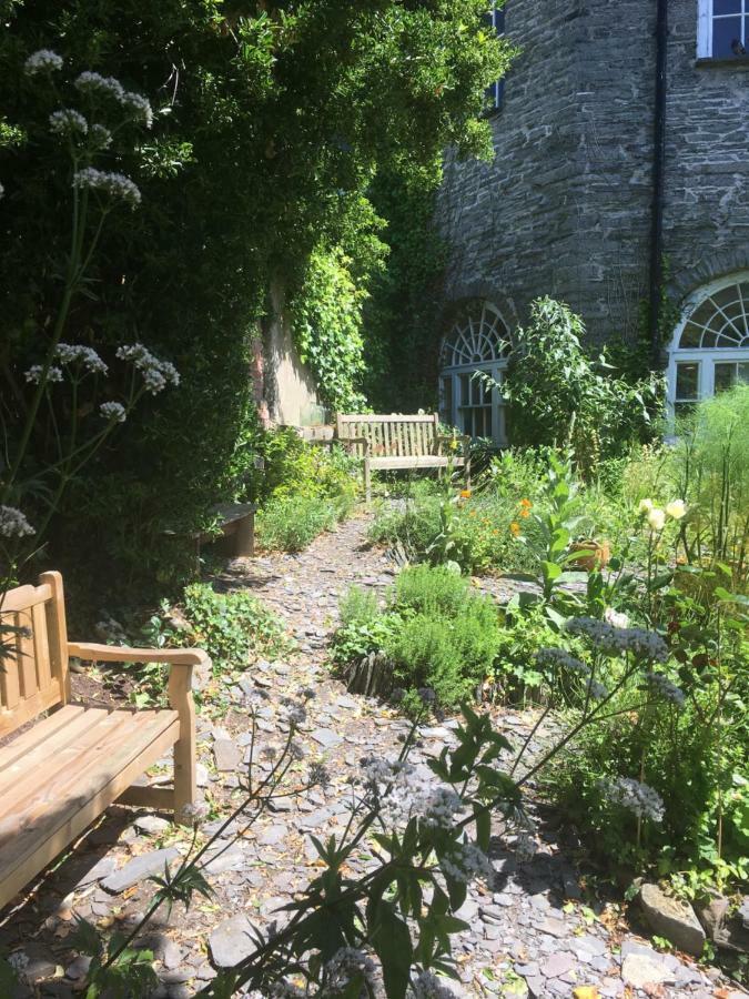 The Attic Apartment, Quay Street Studios Cardigan Exterior foto